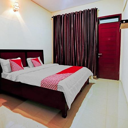 Oyo 90331 Hotel Toba Shanda Parapat Buitenkant foto