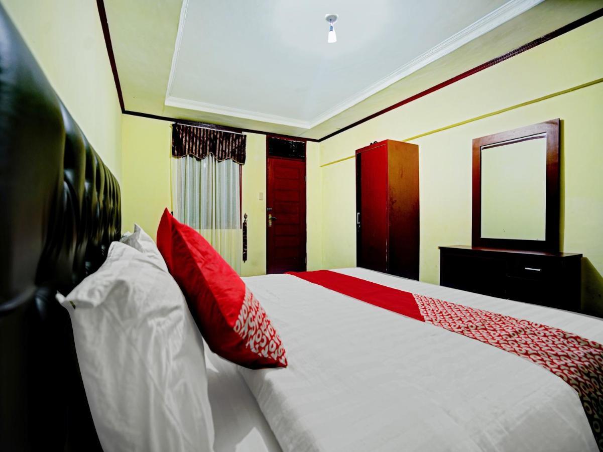 Oyo 90331 Hotel Toba Shanda Parapat Buitenkant foto