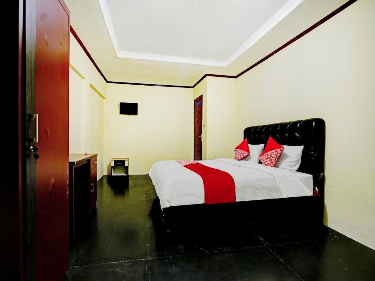 Oyo 90331 Hotel Toba Shanda Parapat Buitenkant foto