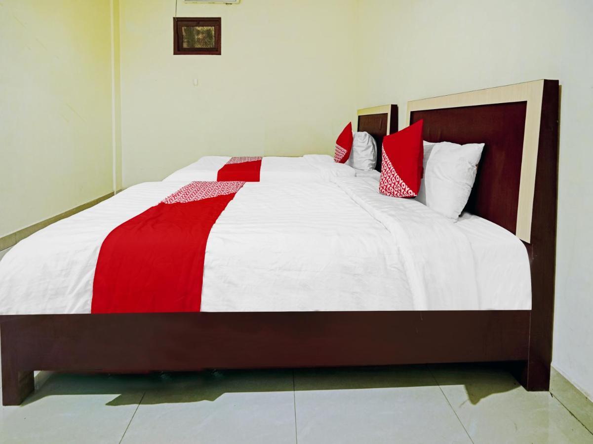 Oyo 90331 Hotel Toba Shanda Parapat Buitenkant foto