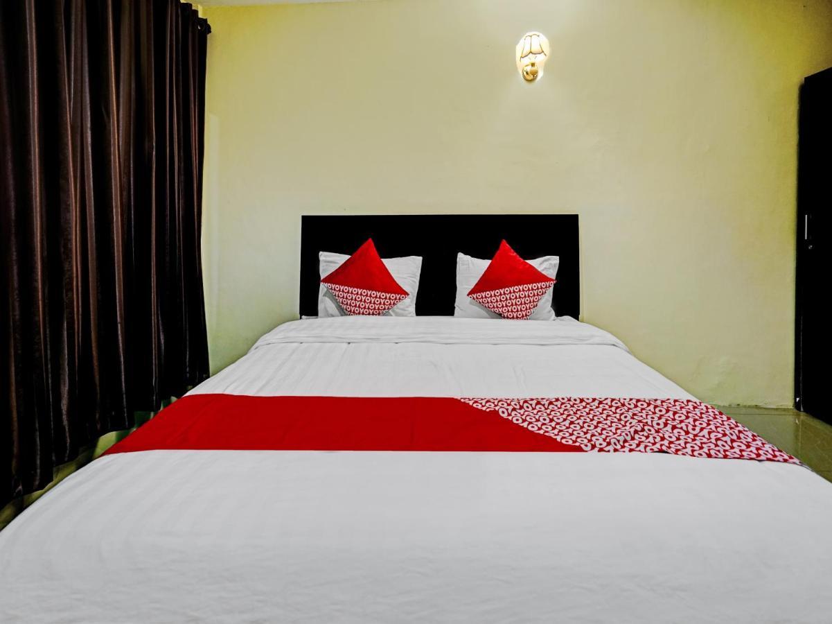 Oyo 90331 Hotel Toba Shanda Parapat Buitenkant foto