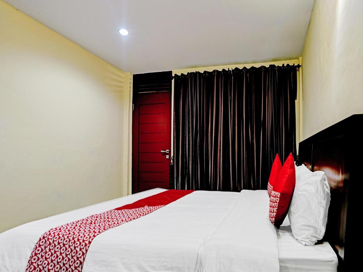 Oyo 90331 Hotel Toba Shanda Parapat Buitenkant foto