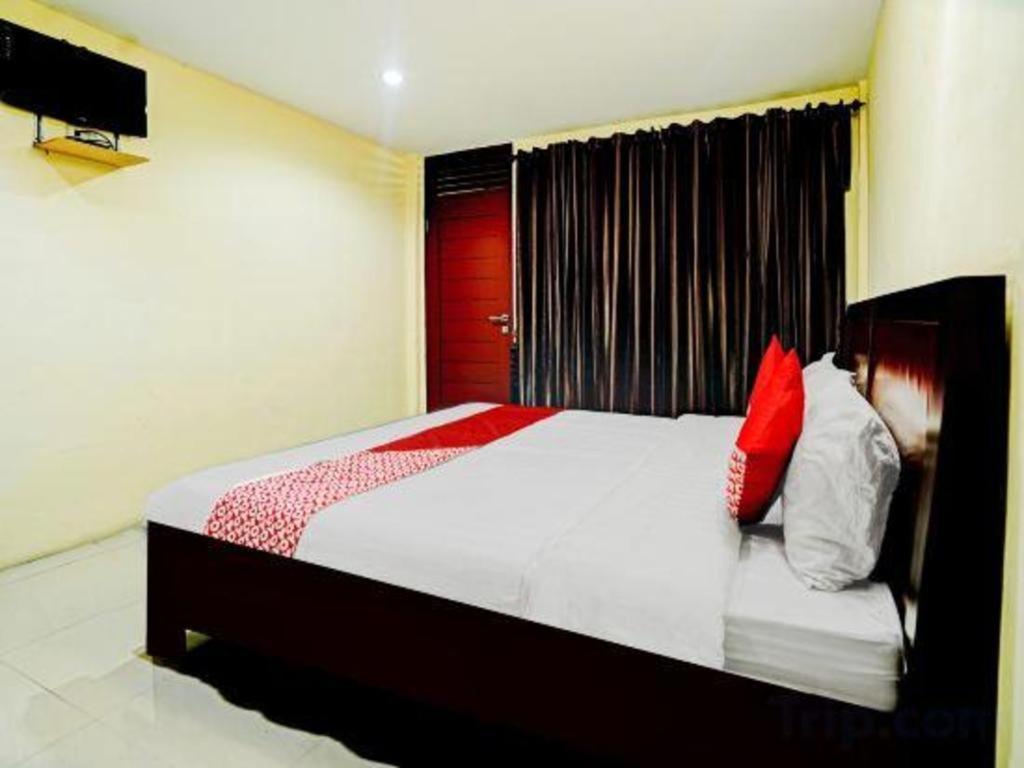 Oyo 90331 Hotel Toba Shanda Parapat Buitenkant foto