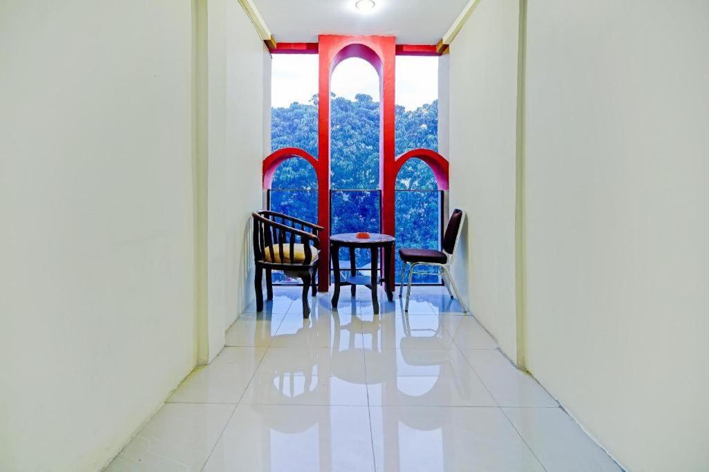 Oyo 90331 Hotel Toba Shanda Parapat Buitenkant foto