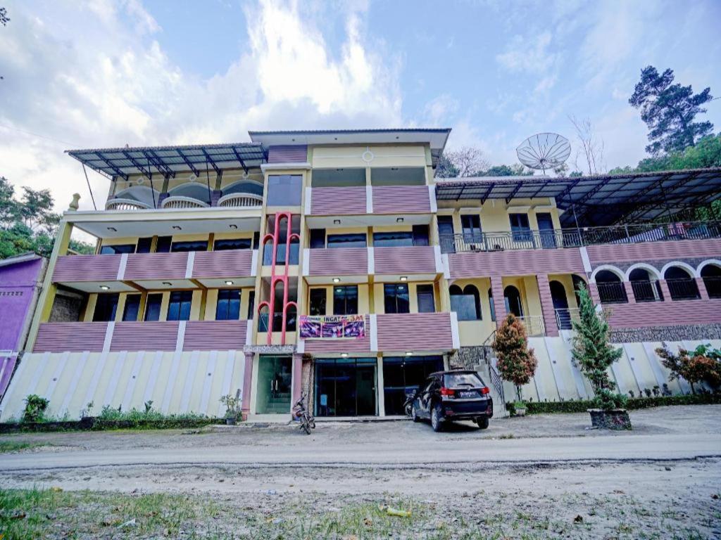 Oyo 90331 Hotel Toba Shanda Parapat Buitenkant foto