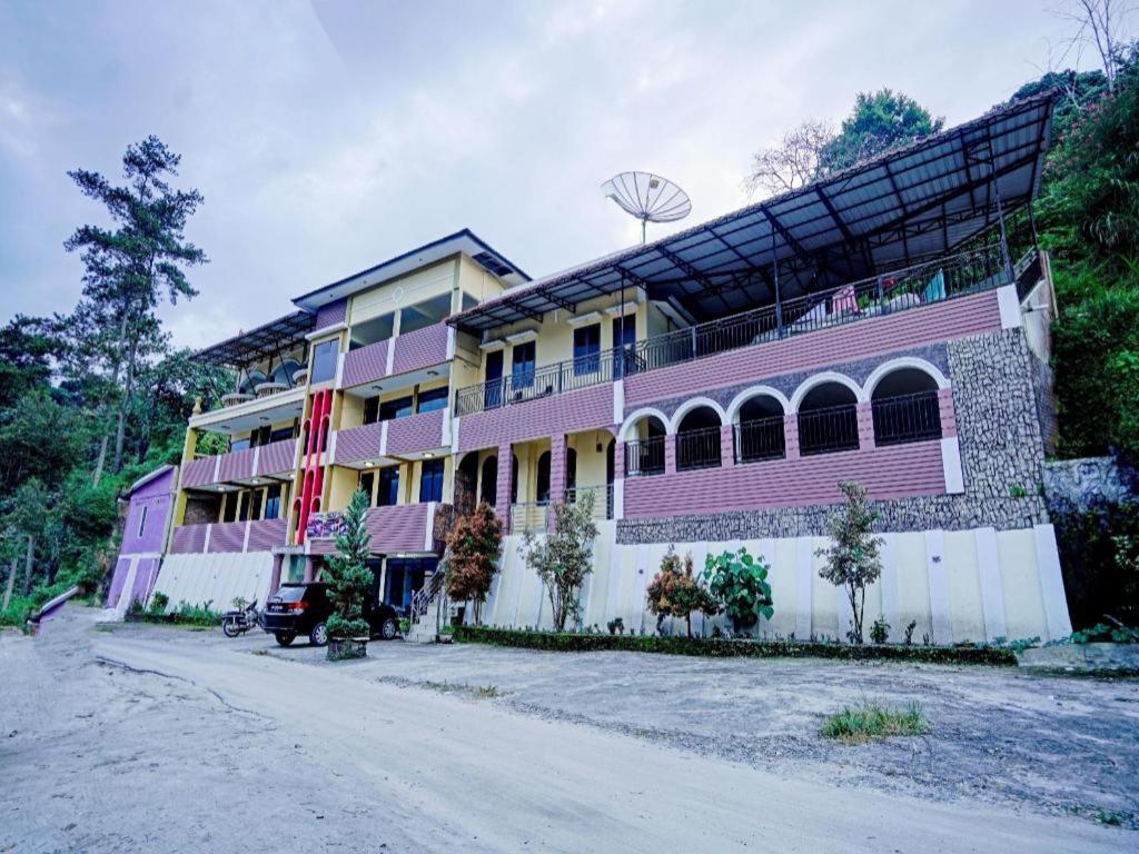 Oyo 90331 Hotel Toba Shanda Parapat Buitenkant foto
